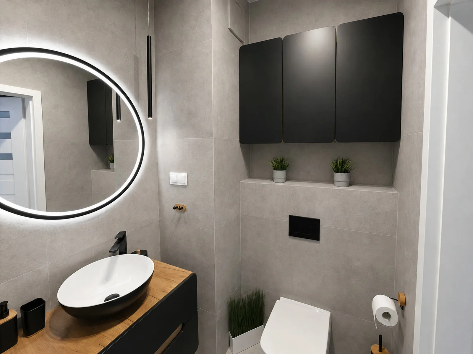 Strefa WC z czarnymi szafkami i podtynkową spłuczką - szara łazienka, realizacja Warszawa